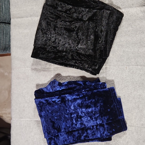 Frederick's of Hollywood crushed velvet leggings. - Picture 4 of 4